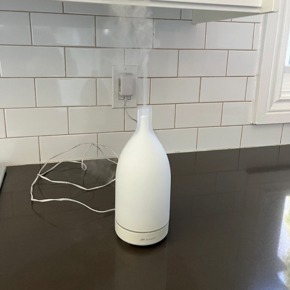Saje Aroma Om White Diffuser Wellness Purify Humidifier Extra Oils - Picture 4 of 5